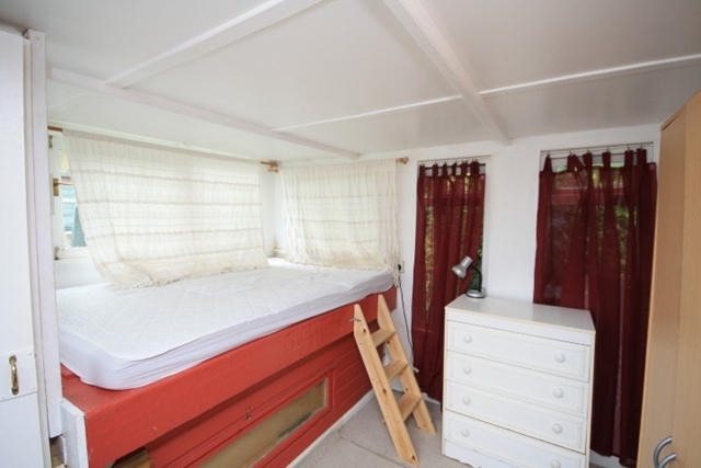  Image of 2 bedroom Detached house to rent in Ducks Walk Twickenham TW1 at Ducks Walk  Richmond, TW1 2DD