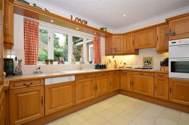  Image of 5 bedroom Detached house for sale in Woodcocks Headcorn Ashford TN27 at Headcorn Kent Headcorn, TN27 9HB