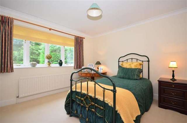  Image of 5 bedroom Detached house for sale in Woodcocks Headcorn Ashford TN27 at Headcorn Kent Headcorn, TN27 9HB