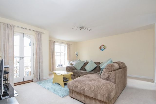  Image of 2 bedroom Flat for sale in Limborough Road Wantage OX12 at Limborough Road  Wantage, OX12 9RE