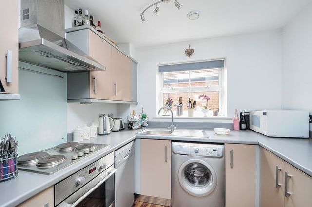  Image of 2 bedroom Flat for sale in Limborough Road Wantage OX12 at Limborough Road  Wantage, OX12 9RE