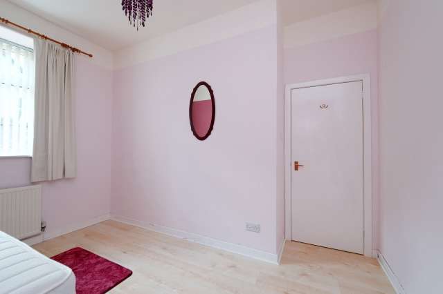  Image of 2 bedroom Bungalow for sale in Beechbank Cottages Harthill Shotts ML7 at Shotts, ML7 5RL