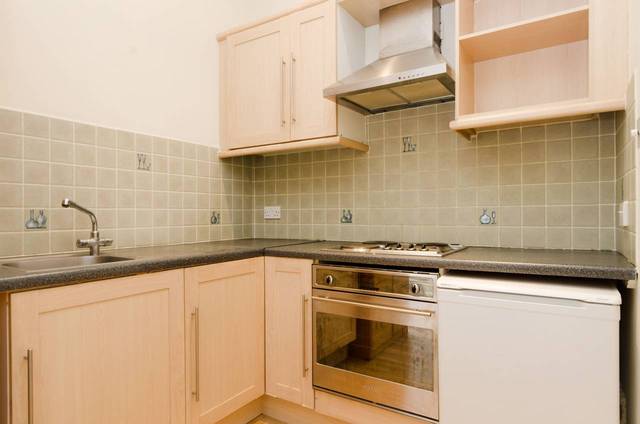  Image of Flat to rent in Buckland Crescent London NW3 at Swiss Cottage  Hampstead, NW3 5DX