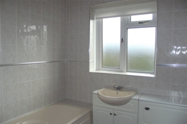  Image of 2 bedroom Flat to rent in Corrour Road Glasgow G43 at Newlands Glasgow Glasgow, G43 2EA