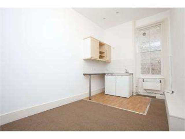  Image of 1 bedroom Flat to rent in Buckland Crescent London NW3 at London, NW3 5DX