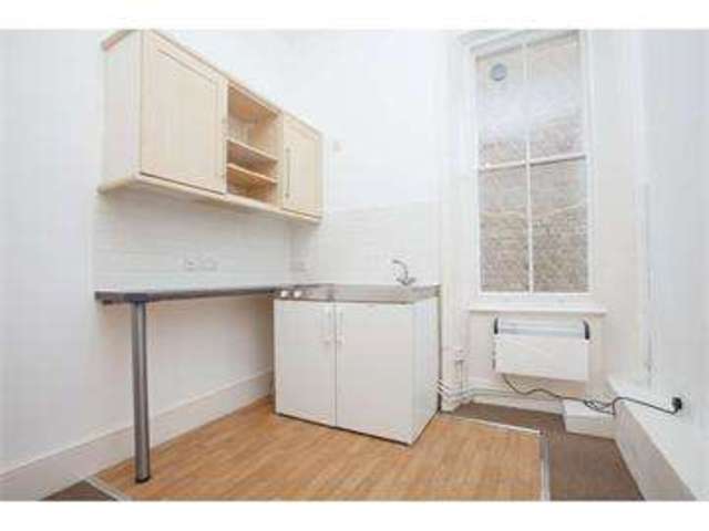  Image of 1 bedroom Flat to rent in Buckland Crescent London NW3 at London, NW3 5DX