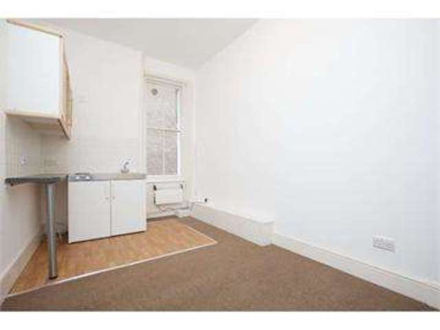  Image of 1 bedroom Flat to rent in Buckland Crescent London NW3 at London, NW3 5DX