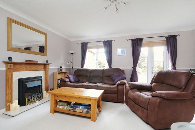  Image of 3 bedroom Semi-Detached house for sale in Warmans Close Wantage OX12 at Warmans Close  Wantage, OX12 9XS