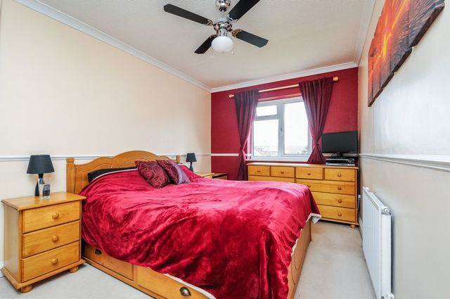  Image of 3 bedroom Semi-Detached house for sale in Warmans Close Wantage OX12 at Warmans Close  Wantage, OX12 9XS