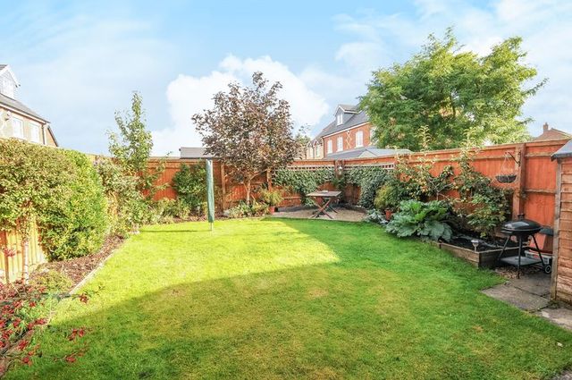  Image of 3 bedroom Semi-Detached house for sale in Warmans Close Wantage OX12 at Warmans Close  Wantage, OX12 9XS