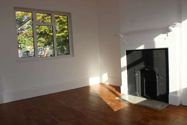  Image of 3 bedroom Semi-Detached house to rent in Regents Row London E8 at Lock Cottage Hackney London, E8 4PN