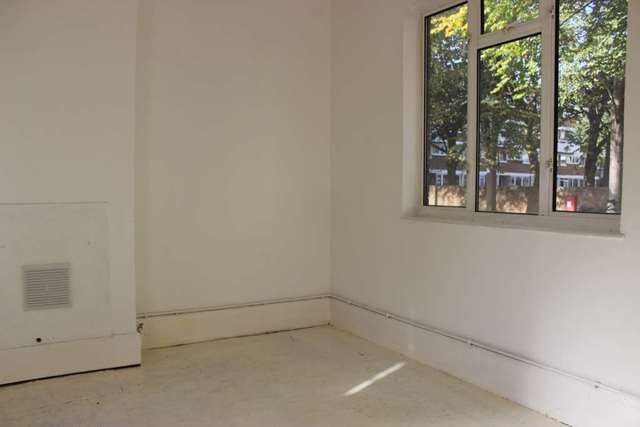  Image of 3 bedroom Semi-Detached house to rent in Regents Row London E8 at Lock Cottage Hackney London, E8 4PN