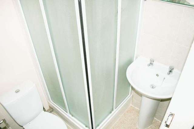  Image of Flat to rent in Montagu Crescent London N18 at Montagu Crescent  London, N18 2HA