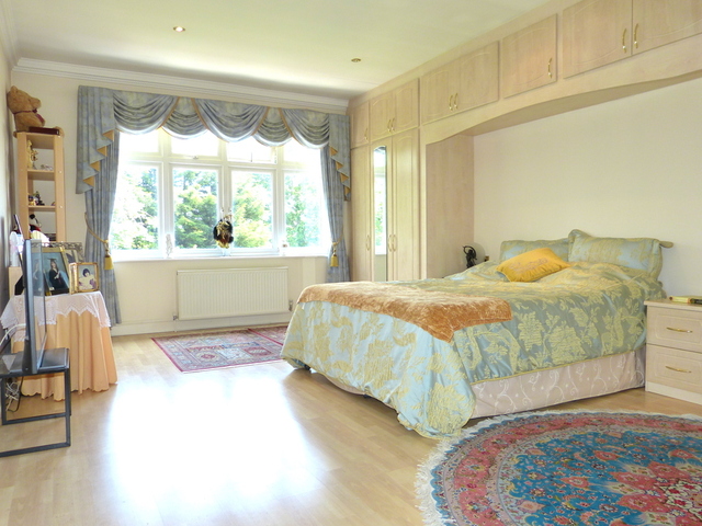  Image of 6 bedroom Detached house for sale in Armitage Road London NW11 at GOLDERS GREEN  LONDON, NW11 8QT
