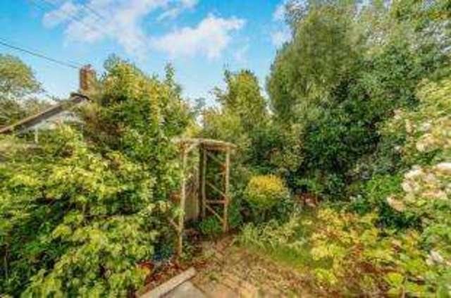  Image of 2 bedroom Detached house for sale in Warehorne Warehorne Ashford TN26 at Warehorne Ashford Warehorne, TN26 2LL
