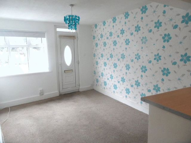  Image of 2 bedroom Terraced house to rent in High Street Aveley South Ockendon RM15 at High Street  Aveley, RM15 4BE