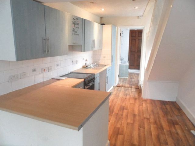  Image of 2 bedroom Terraced house to rent in High Street Aveley South Ockendon RM15 at High Street  Aveley, RM15 4BE