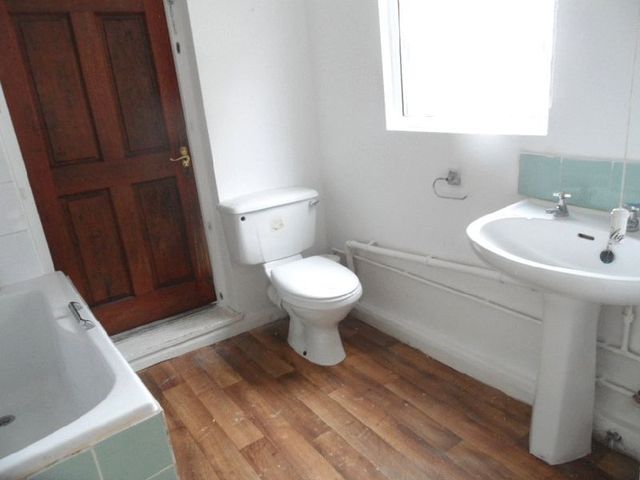  Image of 2 bedroom Terraced house to rent in High Street Aveley South Ockendon RM15 at High Street  Aveley, RM15 4BE