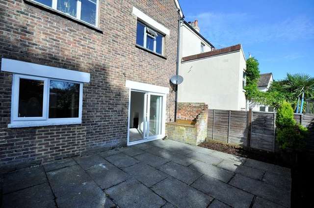  Image of 1 bedroom Apartment to rent in Garlands Road Redhill RH1 at Redhill, RH1 6NY
