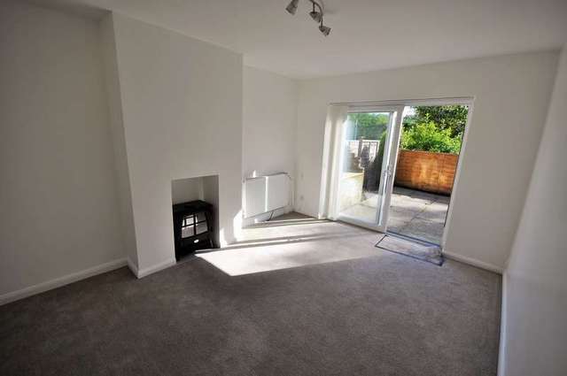  Image of 1 bedroom Apartment to rent in Garlands Road Redhill RH1 at Redhill, RH1 6NY