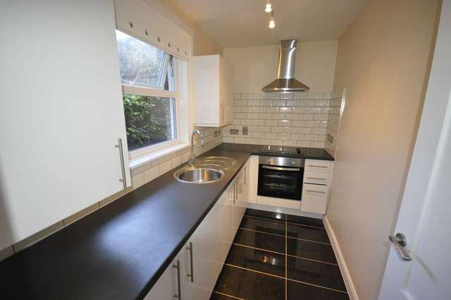  Image of 1 bedroom Apartment to rent in Garlands Road Redhill RH1 at Redhill, RH1 6NY