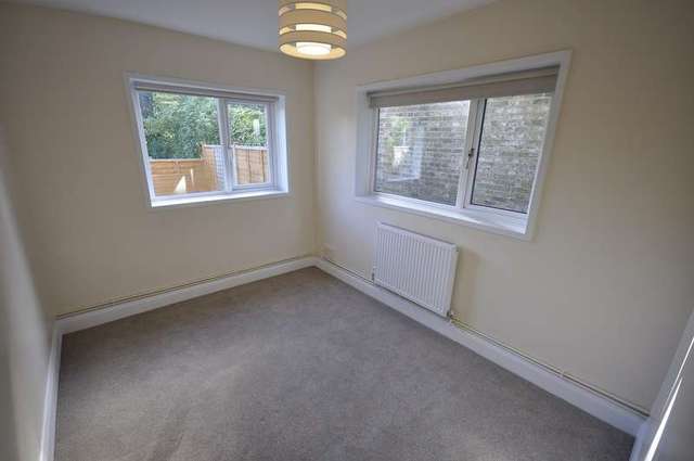  Image of 1 bedroom Apartment to rent in Garlands Road Redhill RH1 at Redhill, RH1 6NY