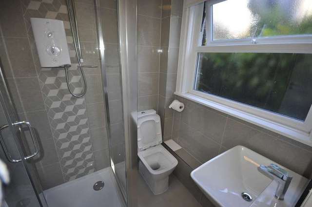  Image of 1 bedroom Apartment to rent in Garlands Road Redhill RH1 at Redhill, RH1 6NY