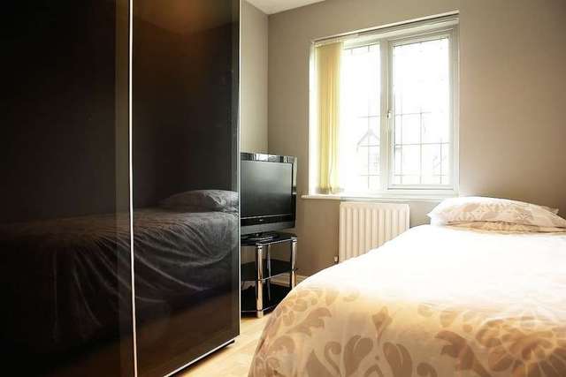  Image of 4 bedroom Detached house for sale in Bishopsgate Walk Rochdale OL16 at Rochdale  Lancashire, OL16 4RR