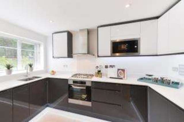  Image of 1 bedroom Flat for sale in Bell Street Reigate RH2 at 105 Bell Street Reigate Reigate, RH2 7JB