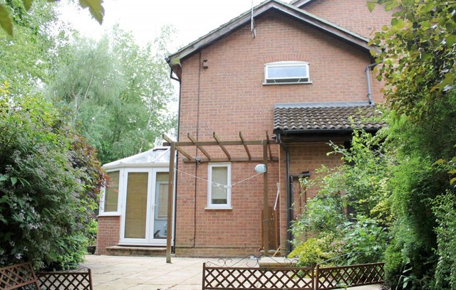 Image of 2 bedroom Detached house to rent in Armadale Road Woking GU21 at Woking, GU21 3LD