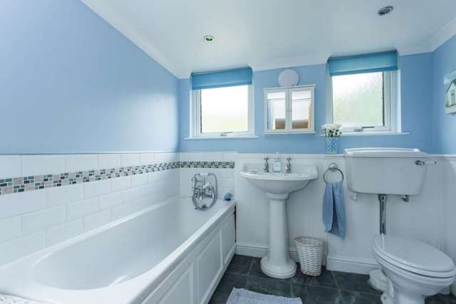  Image of 3 bedroom Semi-Detached house for sale in Kingsland Road Hemel Hempstead HP1 at Kingsland Road  Hemel Hempstead, HP1 1QD