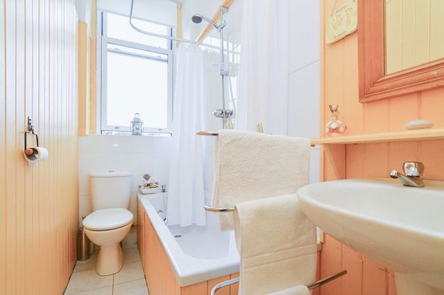  Image of 2 bedroom Flat for sale in Elm Row Edinburgh EH7 at Elm Row Leith Walk Edinburgh, EH7 4AQ