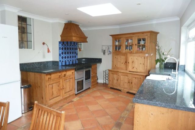  Image of 4 bedroom Semi-Detached house to rent in Clennon Rise Paignton TQ4 at Clennon Rise  Paignton, TQ4 5HG