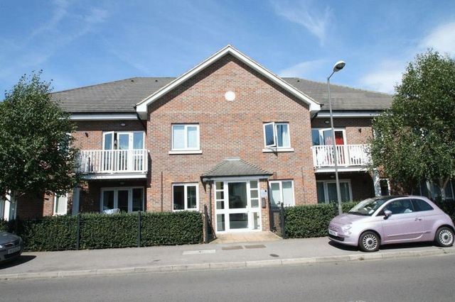  Image of 1 bedroom Flat for sale in Abbey Barn Road High Wycombe HP11 at Abbey Barn Road  High Wycombe, HP11 1NW