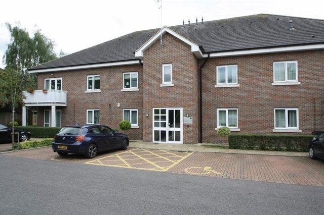  Image of 1 bedroom Flat for sale in Abbey Barn Road High Wycombe HP11 at Abbey Barn Road  High Wycombe, HP11 1NW