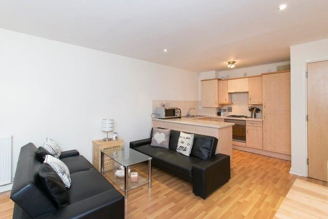  Image of 2 bedroom Flat to rent in Albion Gardens Edinburgh EH7 at Lochend Edinburgh Edinburgh, EH7 5NP