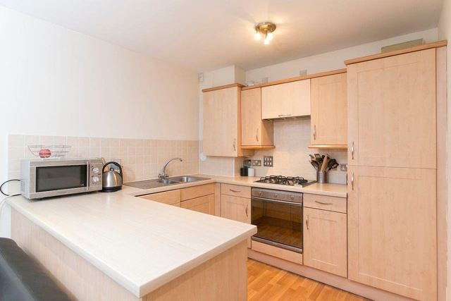  Image of 2 bedroom Flat to rent in Albion Gardens Edinburgh EH7 at Lochend Edinburgh Edinburgh, EH7 5NP