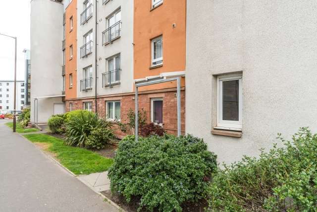  Image of 2 bedroom Flat for sale in Albion Gardens Edinburgh EH7 at Edinburgh, EH7 5NP