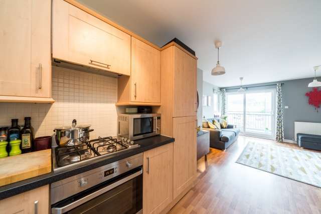  Image of 2 bedroom Flat for sale in Albion Gardens Edinburgh EH7 at Edinburgh, EH7 5NP