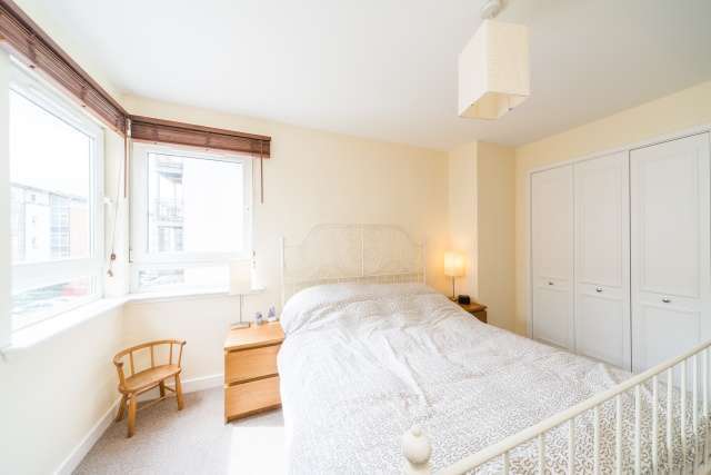  Image of 2 bedroom Flat for sale in Albion Gardens Edinburgh EH7 at Edinburgh, EH7 5NP