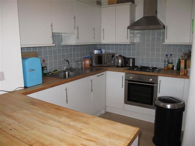  Image of 2 bedroom Flat to rent in Albion Road Edinburgh EH7 at Lochend Edinburgh Edinburgh, EH7 5QU