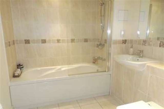  Image of 2 bedroom Flat to rent in Ferry Court Cardiff CF11 at Cardiff, CF11 0JT