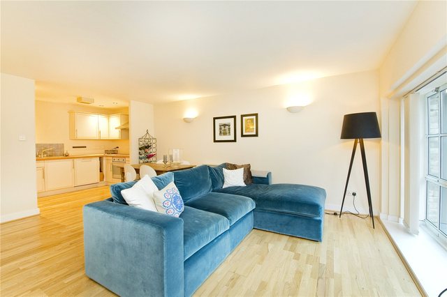  Image of 1 bedroom Flat to rent in Almeida Street London N1 at London  Islington, N1 1AD