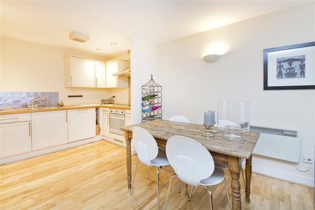  Image of 1 bedroom Flat to rent in Almeida Street London N1 at London  Islington, N1 1AD