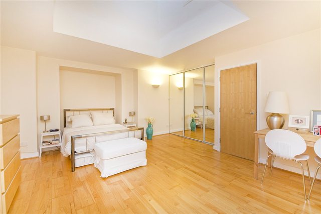  Image of 1 bedroom Flat to rent in Almeida Street London N1 at London  Islington, N1 1AD