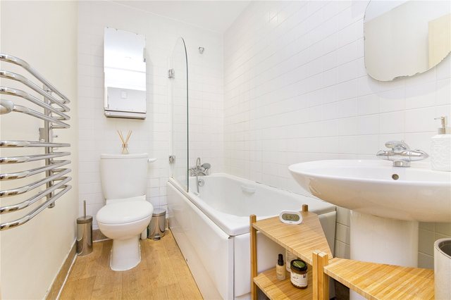  Image of 1 bedroom Flat to rent in Almeida Street London N1 at London  Islington, N1 1AD