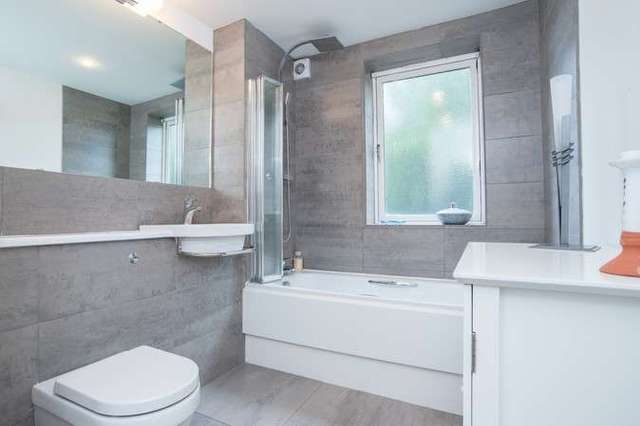  Image of 2 bedroom Flat for sale in Raleana Road London E14 at London, E14 9RN