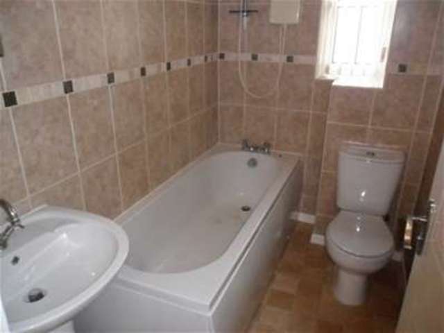  Image of 2 bedroom Terraced house to rent in Astbury Close Bloxwich Walsall WS3 at Bloxwich, WS3 3YB
