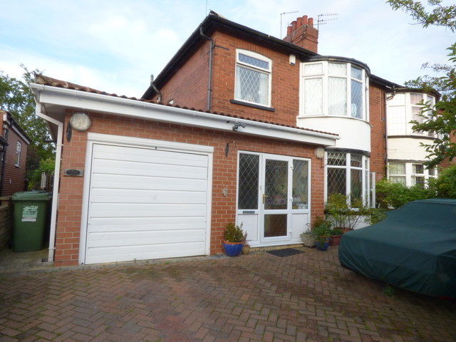  Image of 4 bedroom Semi-Detached house to rent in Avenue Gardens Alwoodley Leeds LS17 at Avenue Gardens Alwoodley Leeds, LS17 7BG