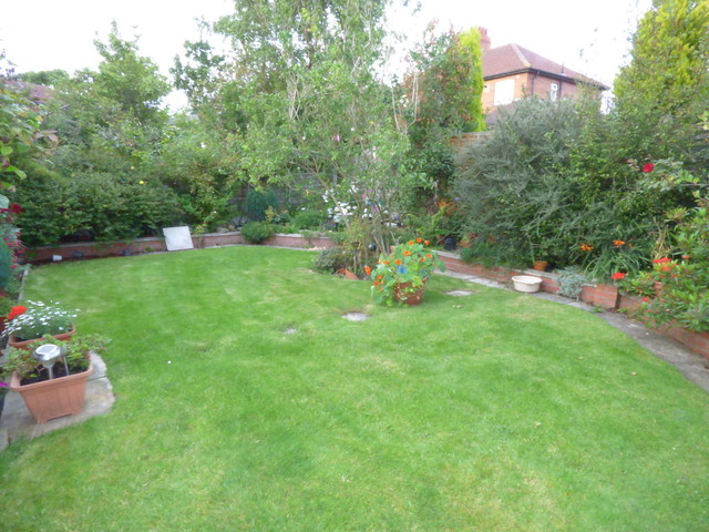  Image of 4 bedroom Semi-Detached house to rent in Avenue Gardens Alwoodley Leeds LS17 at Avenue Gardens Alwoodley Leeds, LS17 7BG